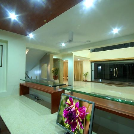 Hotel New Holiday Plaza 纳西克 外观 照片