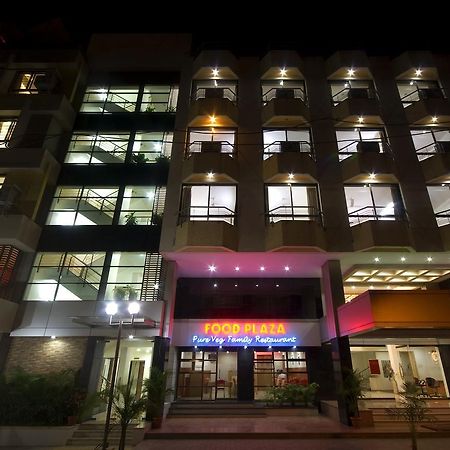 Hotel New Holiday Plaza 纳西克 外观 照片