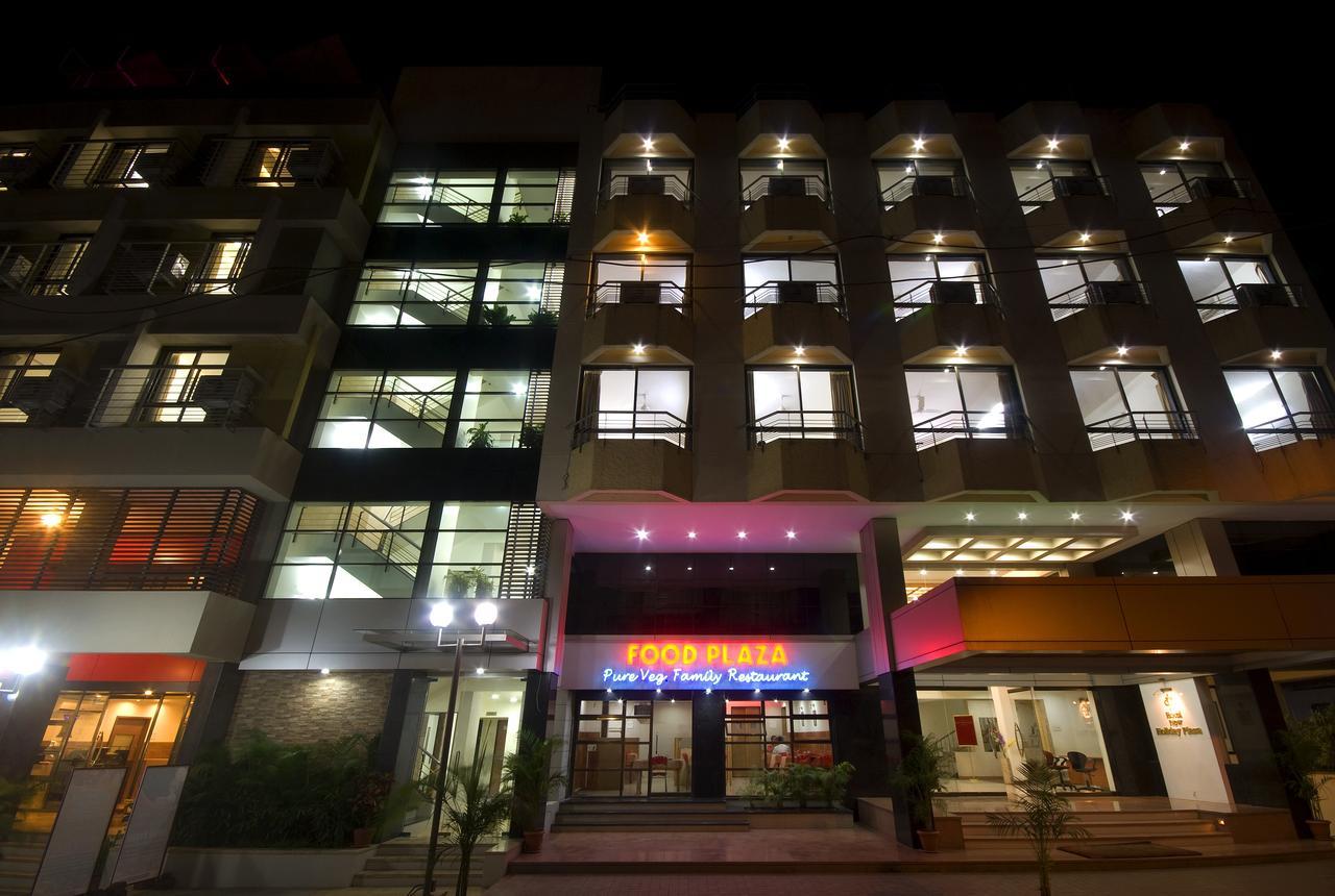 Hotel New Holiday Plaza 纳西克 外观 照片